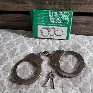 Safety handcuffs